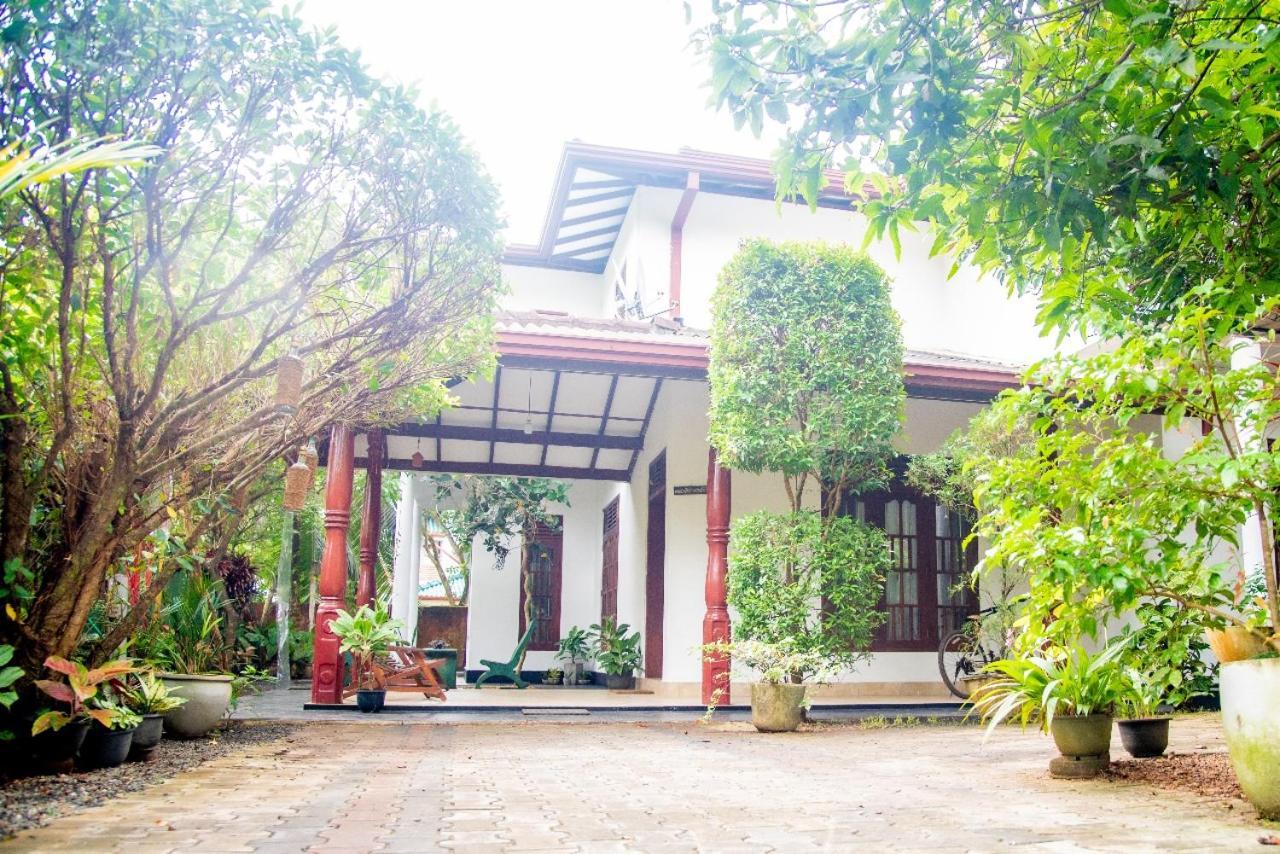 Villa Aanya Hikkaduwa Extérieur photo